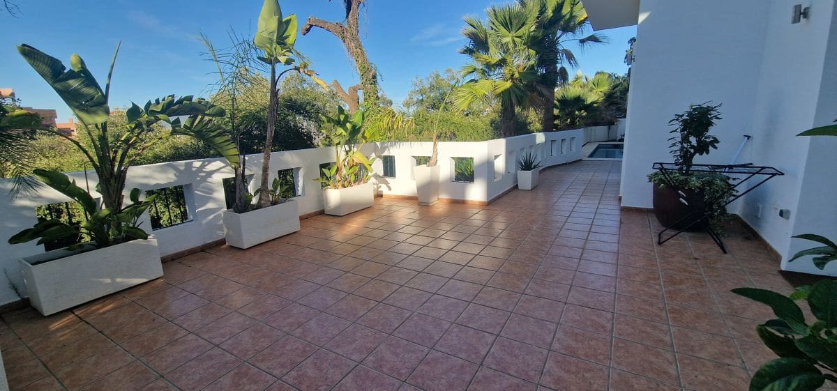 4 soverom Villa til leie i Marbella med garasje - € 5 500 (Ref: 8582043)