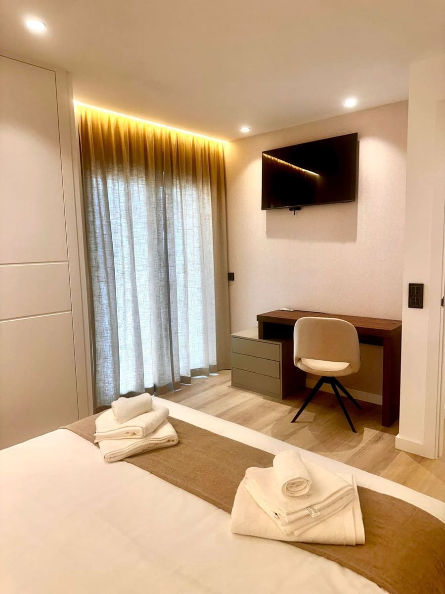 4 soveværelse Penthouse til leje i Marbella med garage - € 4.500 (Ref: 8603502)