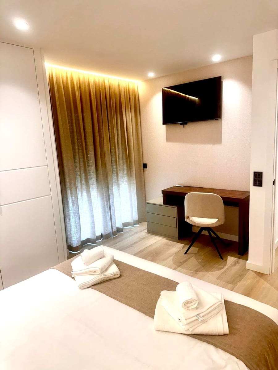 4 soveværelse Penthouse til leje i Marbella med garage - € 4.500 (Ref: 8603502)