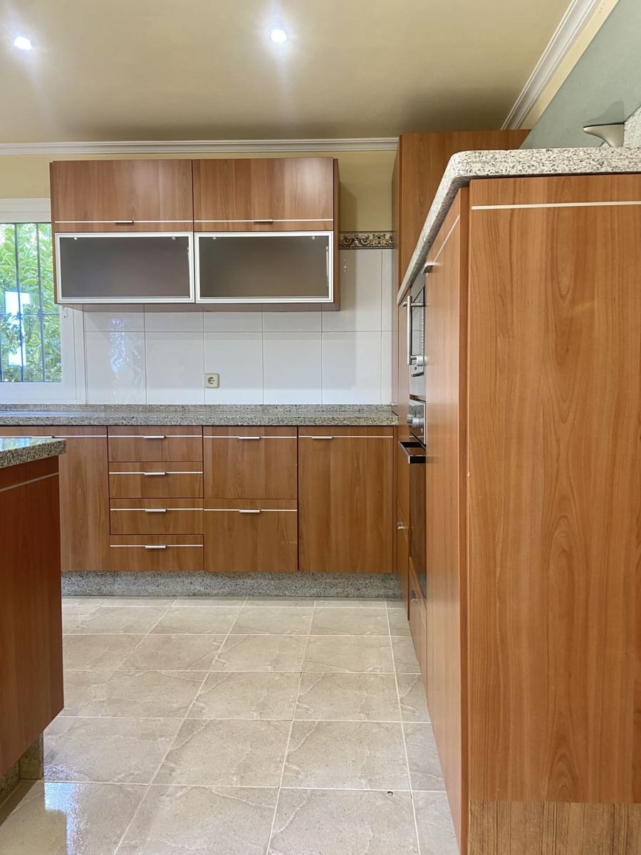 5 soveværelse Villa til leje i Marbella med garage - € 5.500 (Ref: 8603503)