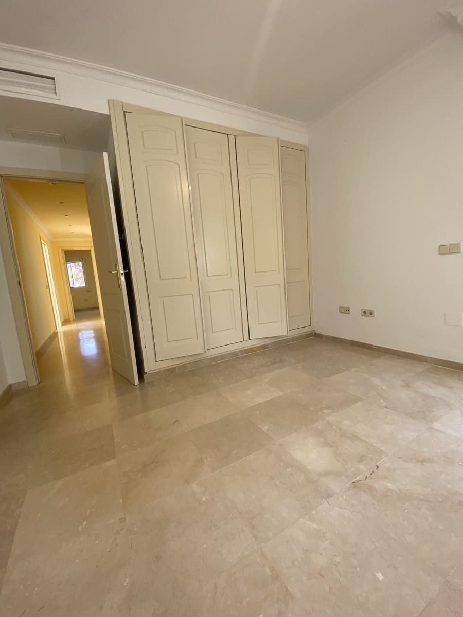 5 soveværelse Villa til leje i Marbella med garage - € 5.500 (Ref: 8603503)