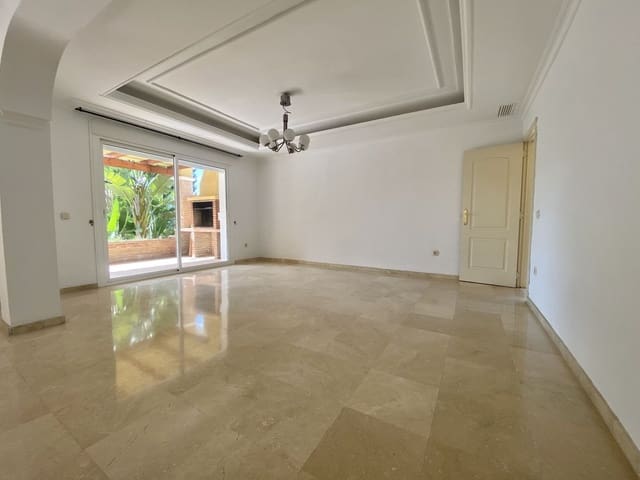 5 bedroom Villa for rent in El Rosario, Marbella with garage - € 5,500 (Ref: 8603503)