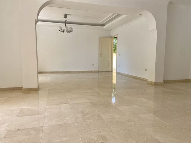 5 bedroom Villa for rent in El Rosario, Marbella with garage - € 5,500 (Ref: 8603503)