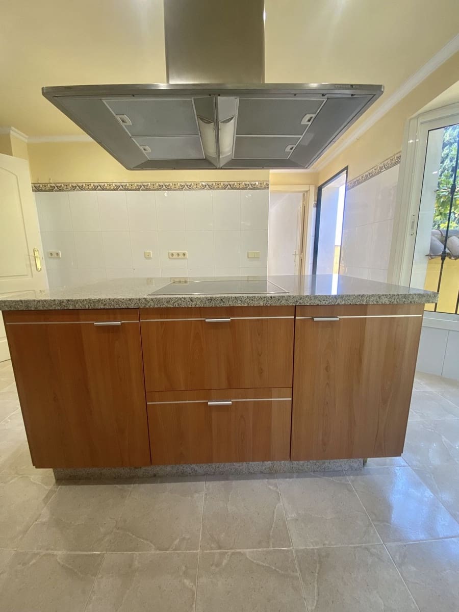 5 soveværelse Villa til leje i Marbella med garage - € 5.500 (Ref: 8603503)