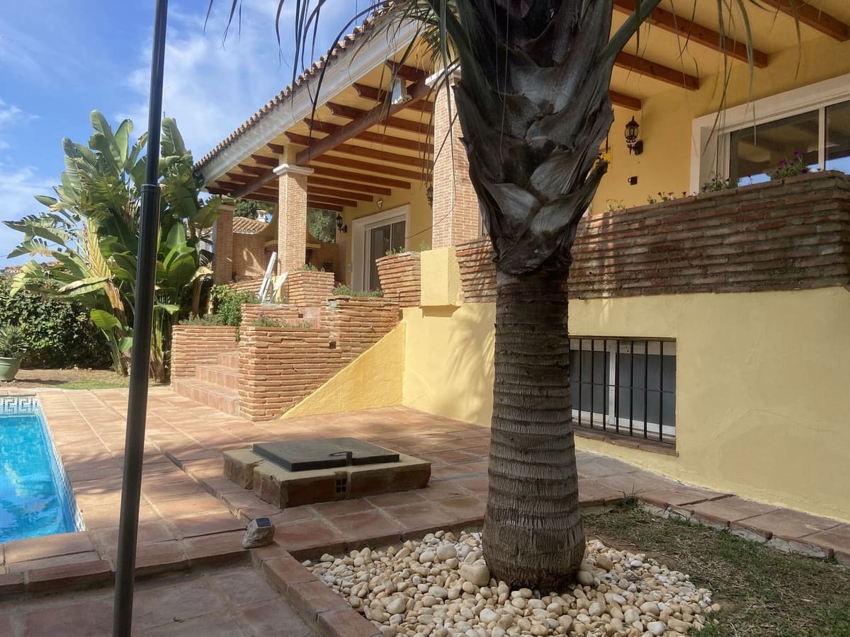 5 soveværelse Villa til leje i Marbella med garage - € 5.500 (Ref: 8603503)