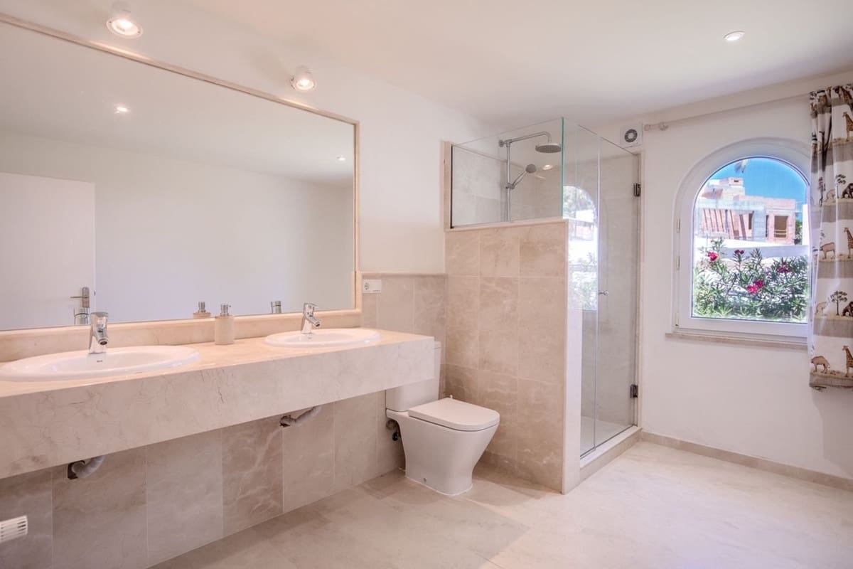 3 soverom Villa til leie i Marbella med garasje - € 6 500 (Ref: 8604691)