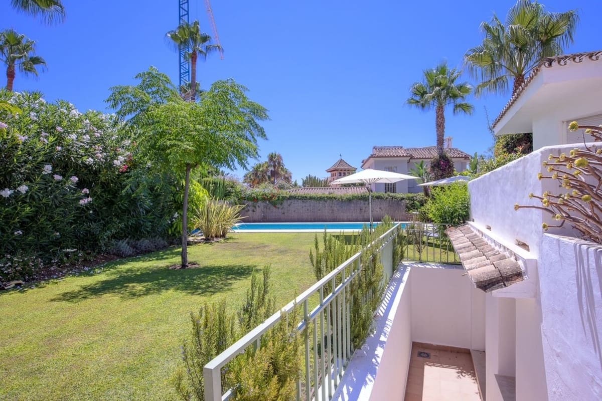 3 soverom Villa til leie i Marbella med garasje - € 6 500 (Ref: 8604691)