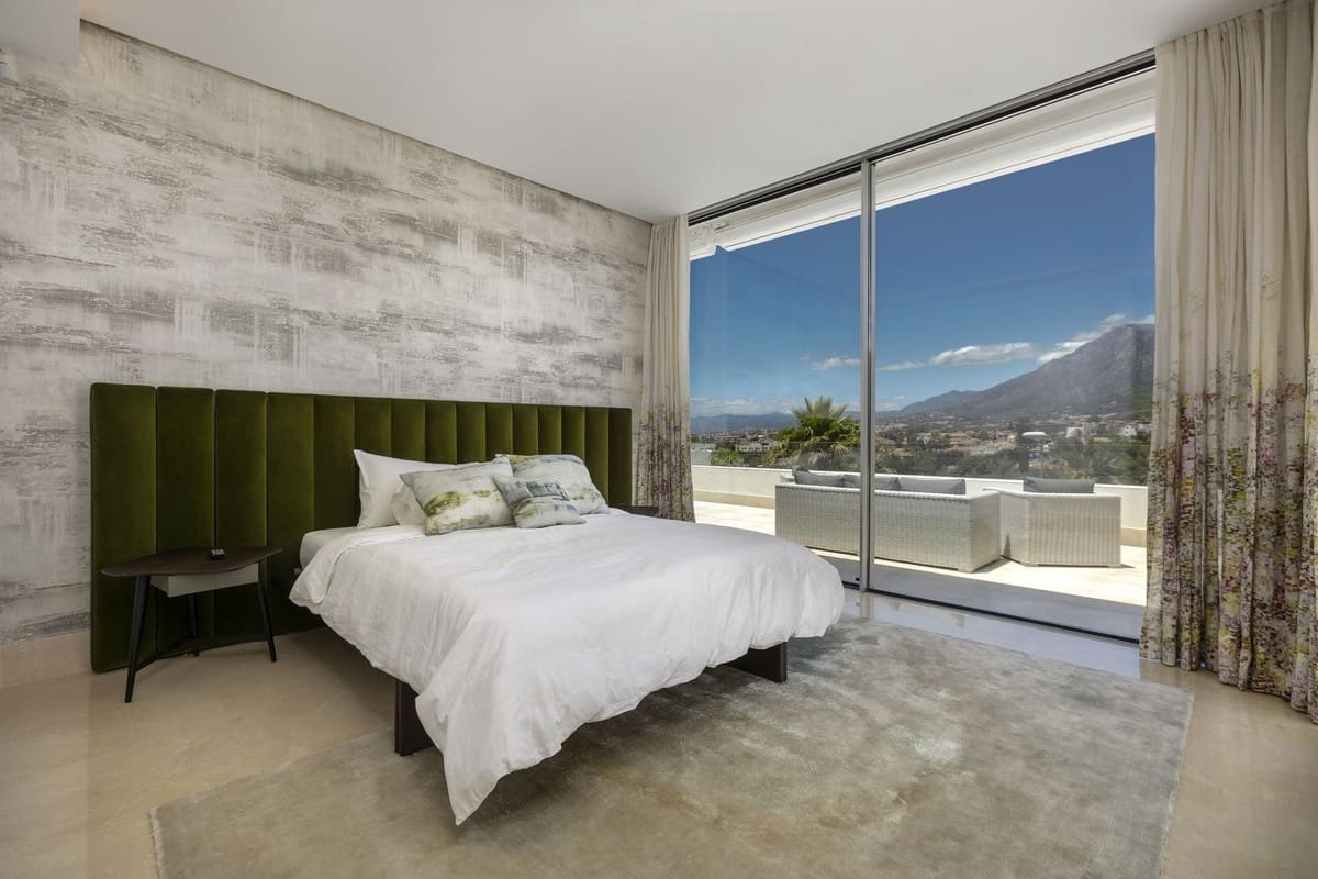 3 bedroom Villa for rent in Marbella with garage - € 8,500 (Ref: 8610419)