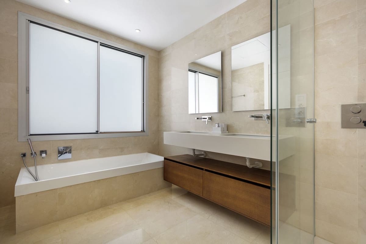 3 bedroom Villa for rent in Marbella with garage - € 8,500 (Ref: 8610419)