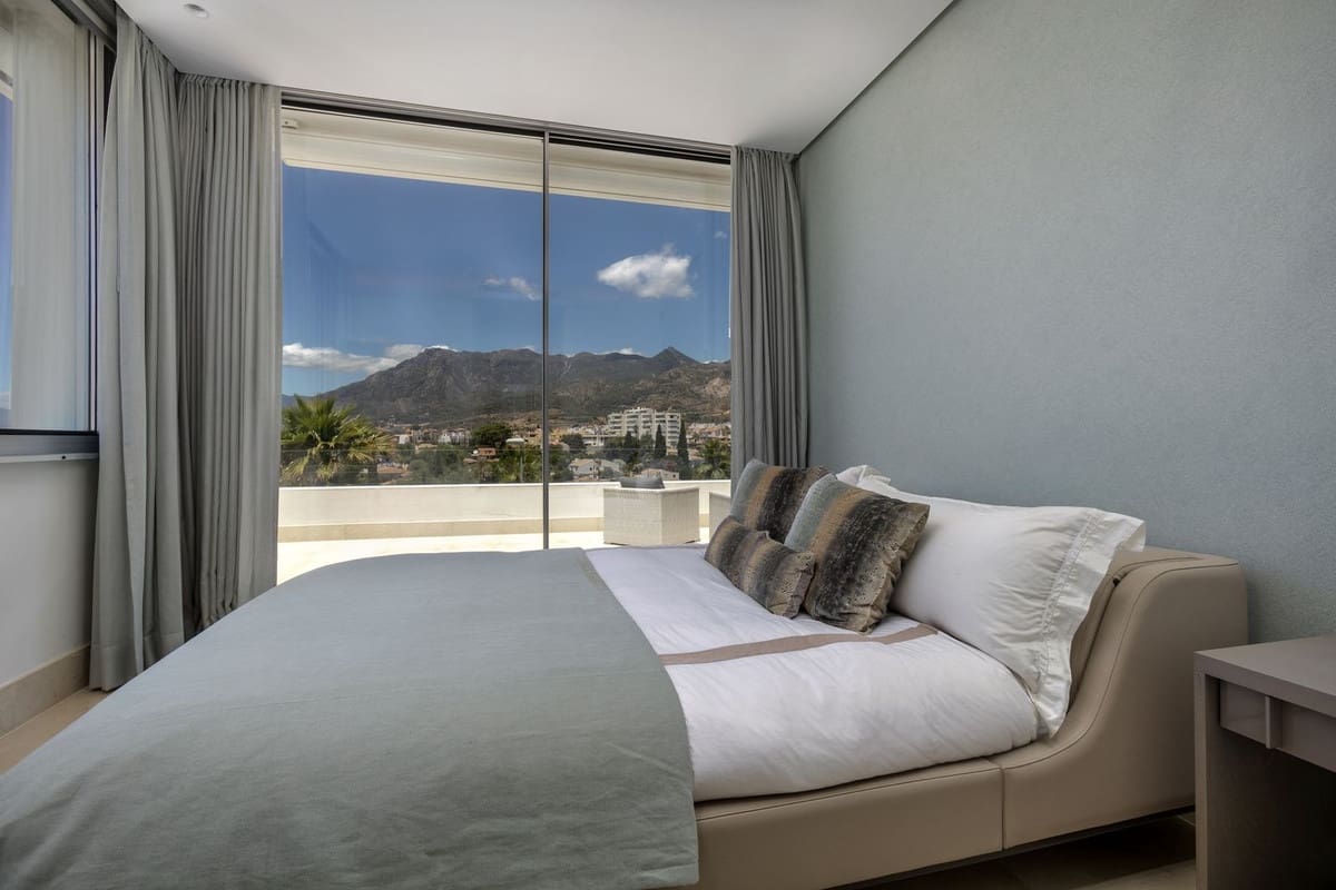 3 bedroom Villa for rent in Marbella with garage - € 8,500 (Ref: 8610419)