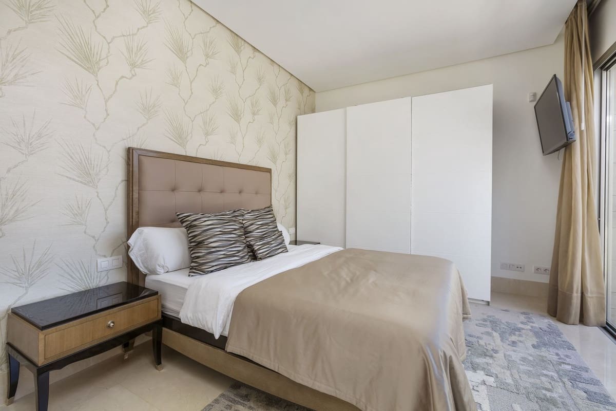 3 bedroom Villa for rent in Marbella with garage - € 8,500 (Ref: 8610419)