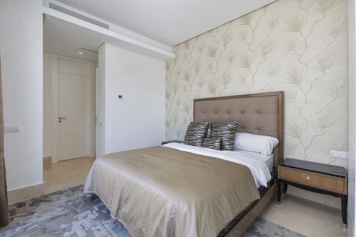 3 bedroom Villa for rent in Marbella with garage - € 8,500 (Ref: 8610419)