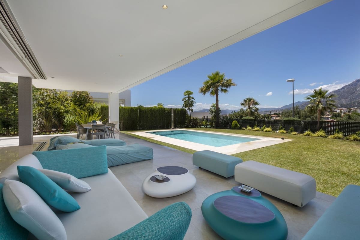 3 bedroom Villa for rent in Marbella with garage - € 8,500 (Ref: 8610419)