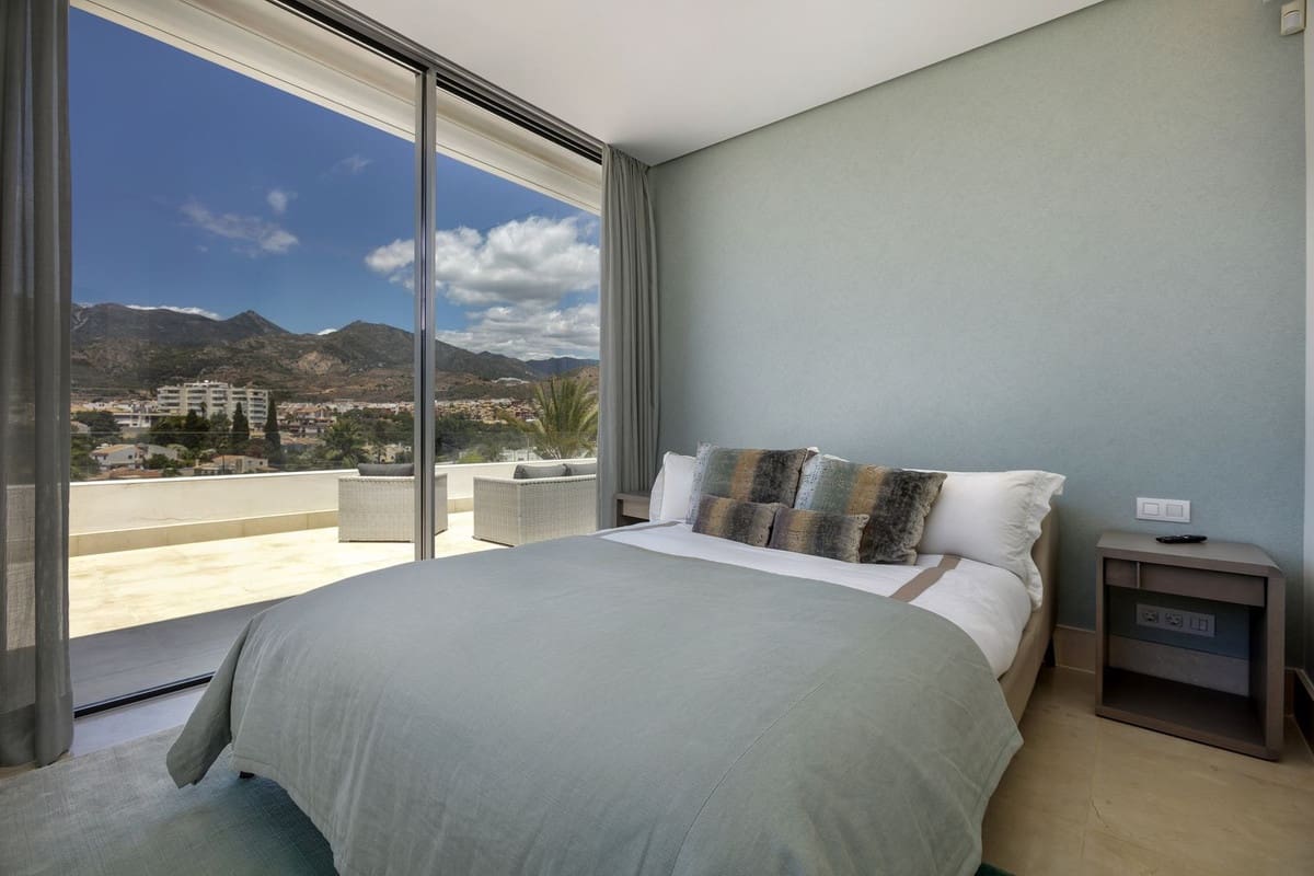 3 bedroom Villa for rent in Marbella with garage - € 8,500 (Ref: 8610419)