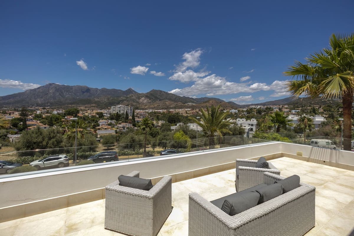 3 bedroom Villa for rent in Marbella with garage - € 8,500 (Ref: 8610419)