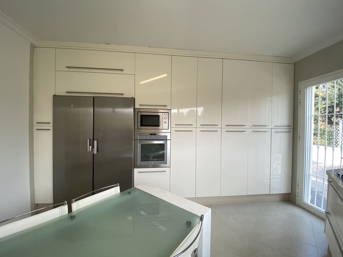 5 soveværelse Villa til leje i Marbella med garage - € 7.000 (Ref: 8610422)