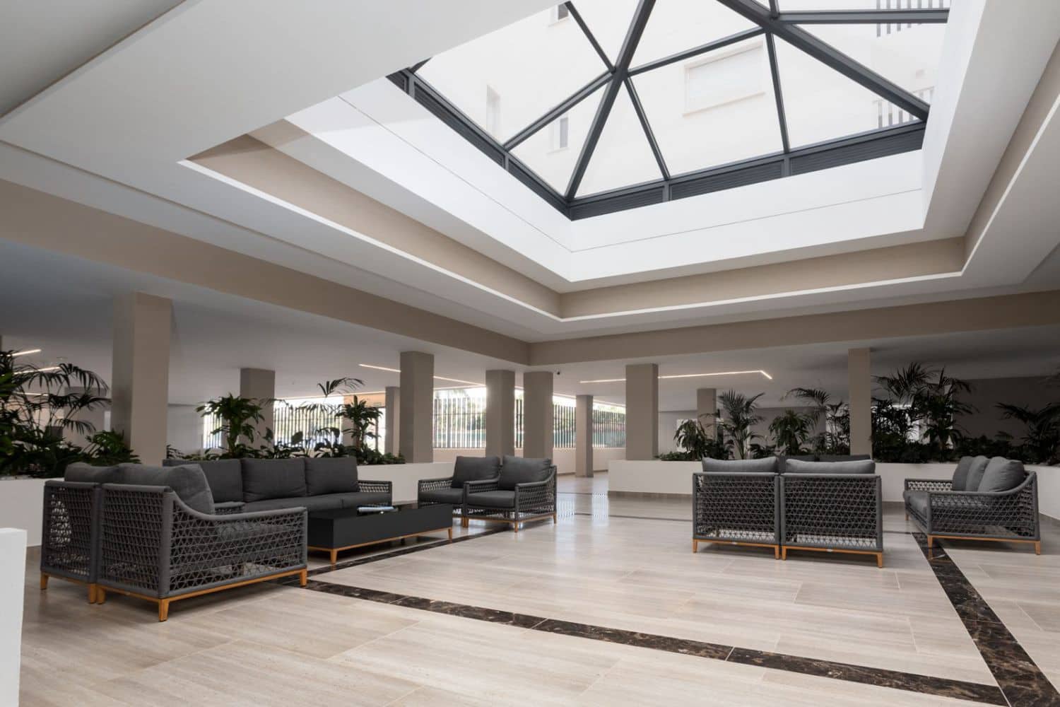 2 soveværelse Penthouse til leje i Marbella med garage - € 2.500 (Ref: 8665176)