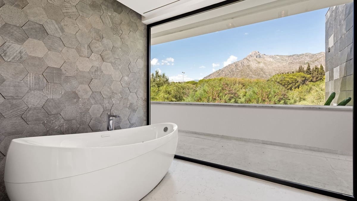 5 slaapkamer Villa te huur in Golden Mile met garage - € 17.000 (Ref: 8714554)