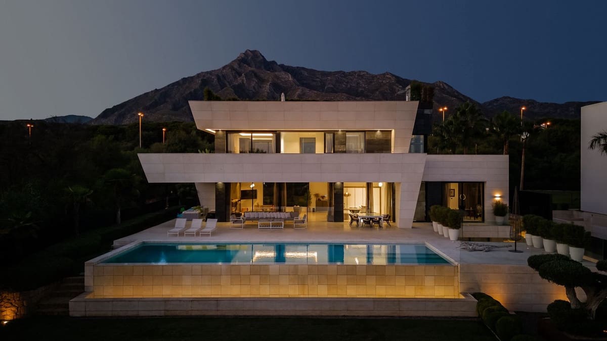 5 slaapkamer Villa te huur in Golden Mile met garage - € 17.000 (Ref: 8714554)