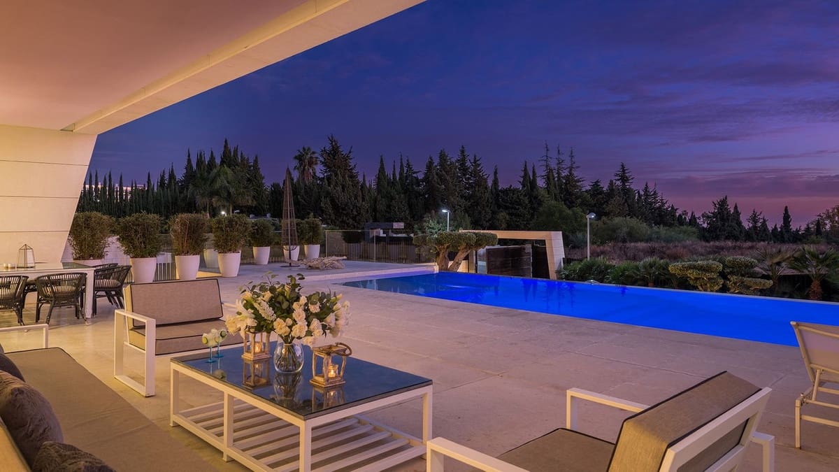 5 slaapkamer Villa te huur in Golden Mile met garage - € 17.000 (Ref: 8714554)