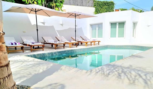 Chalet de 4 habitaciones en Marbella en alquiler con garaje - 5.500 € (Ref: 8715346)