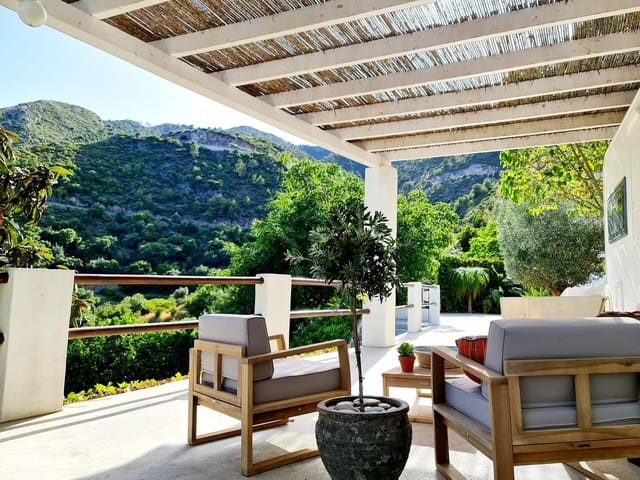 Chalet de 4 habitaciones en Marbella en alquiler con garaje - 5.500 € (Ref: 8715346)