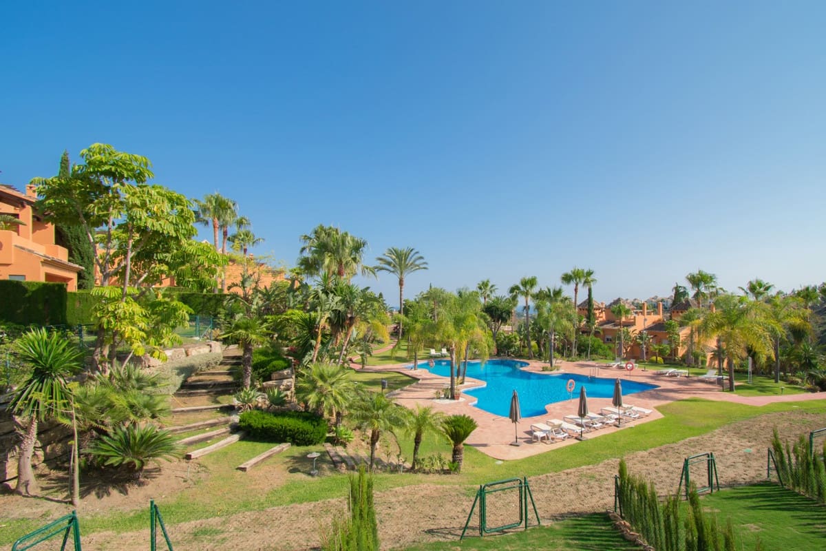 4 soveværelse Rækkehus til salg i Benahavis med garage - € 825.000 (Ref: 8759815)