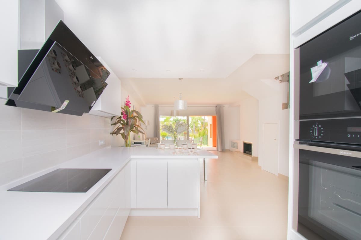 4 soveværelse Rækkehus til salg i Benahavis med garage - € 825.000 (Ref: 8759815)