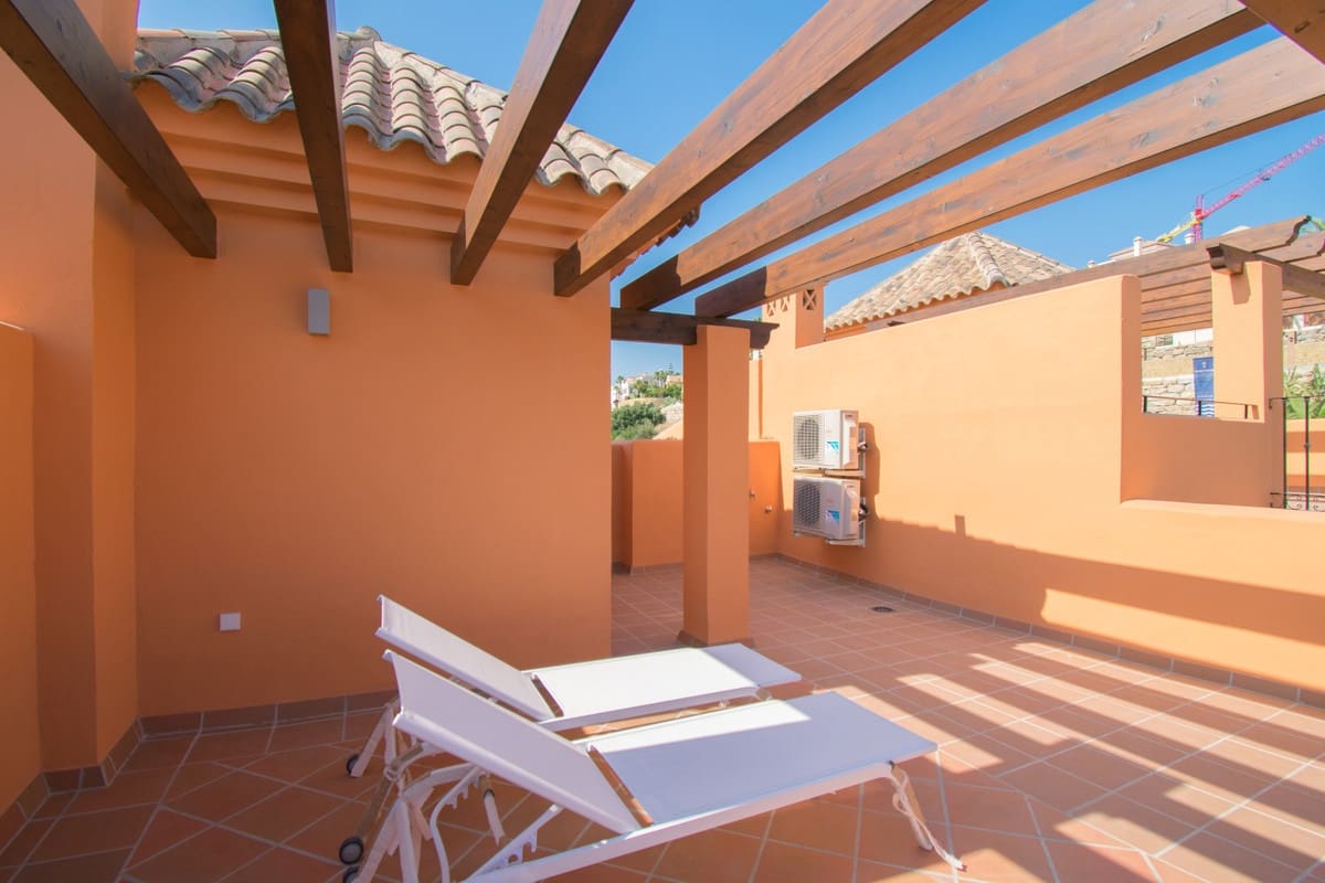 4 soveværelse Rækkehus til salg i Benahavis med garage - € 825.000 (Ref: 8759815)