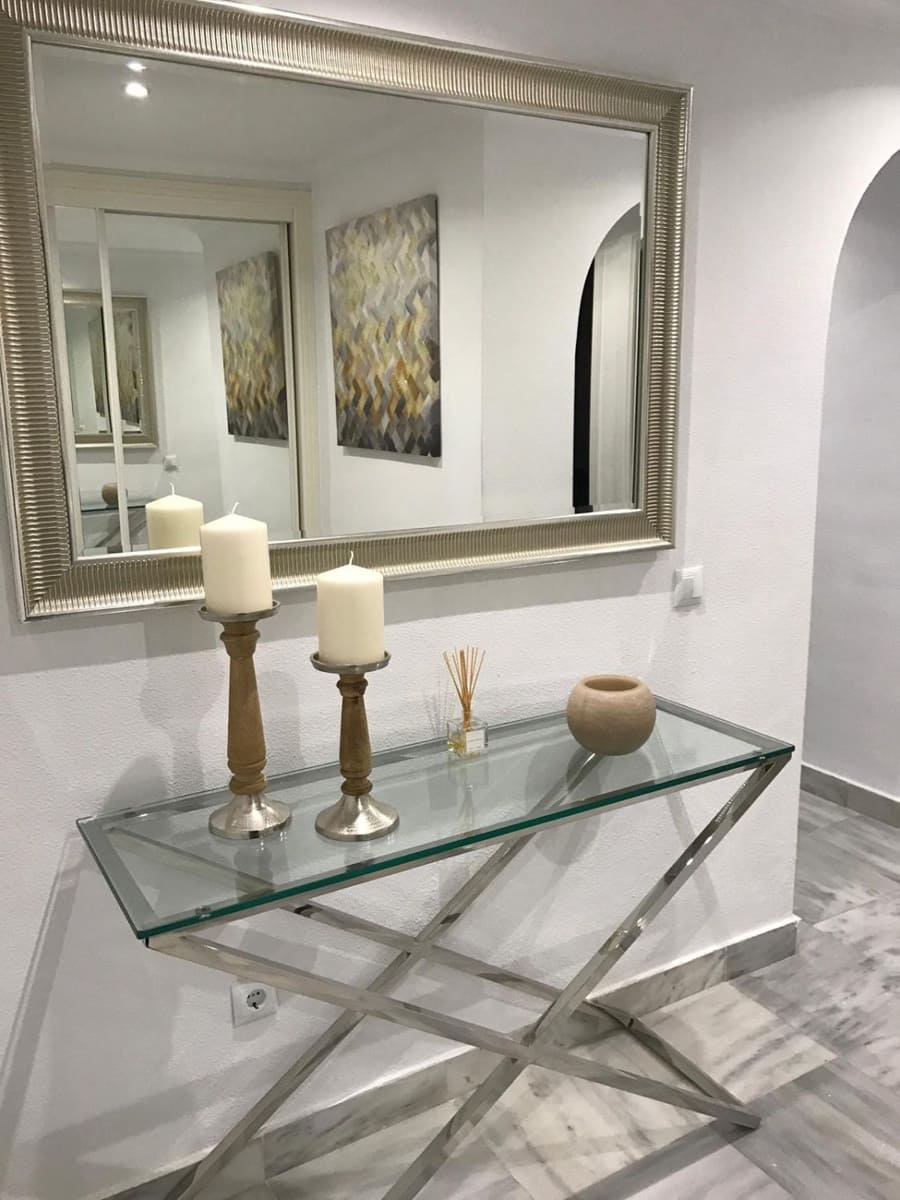 Appartement de 3 chambres à louer à Nueva Andalucia avec piscine garage - 2 400 € (Ref: 8759816)