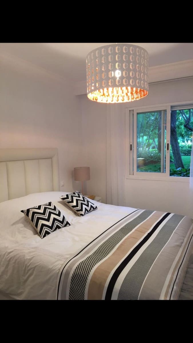 Appartement de 3 chambres à louer à Nueva Andalucia avec piscine garage - 2 400 € (Ref: 8759816)