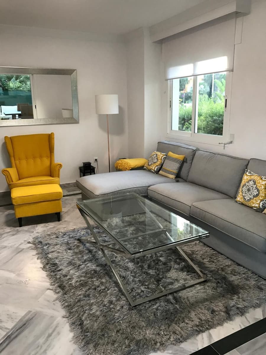 Appartement de 3 chambres à louer à Nueva Andalucia avec piscine garage - 2 400 € (Ref: 8759816)