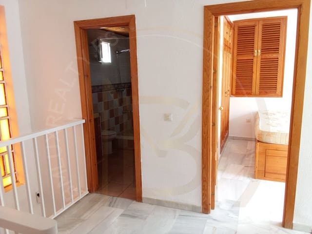 3 slaapkamer Penthouse te koop in Playa Bajadilla - Puertos, Marbella - € 645.000 (Ref: 8786137)