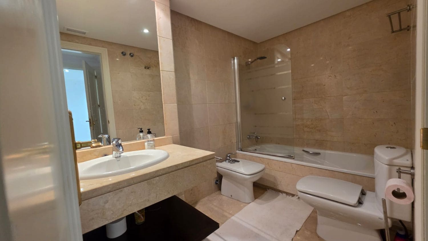 2 bedroom Apartment for rent in Marbella with garage - € 1,900 (Ref: 8786138)