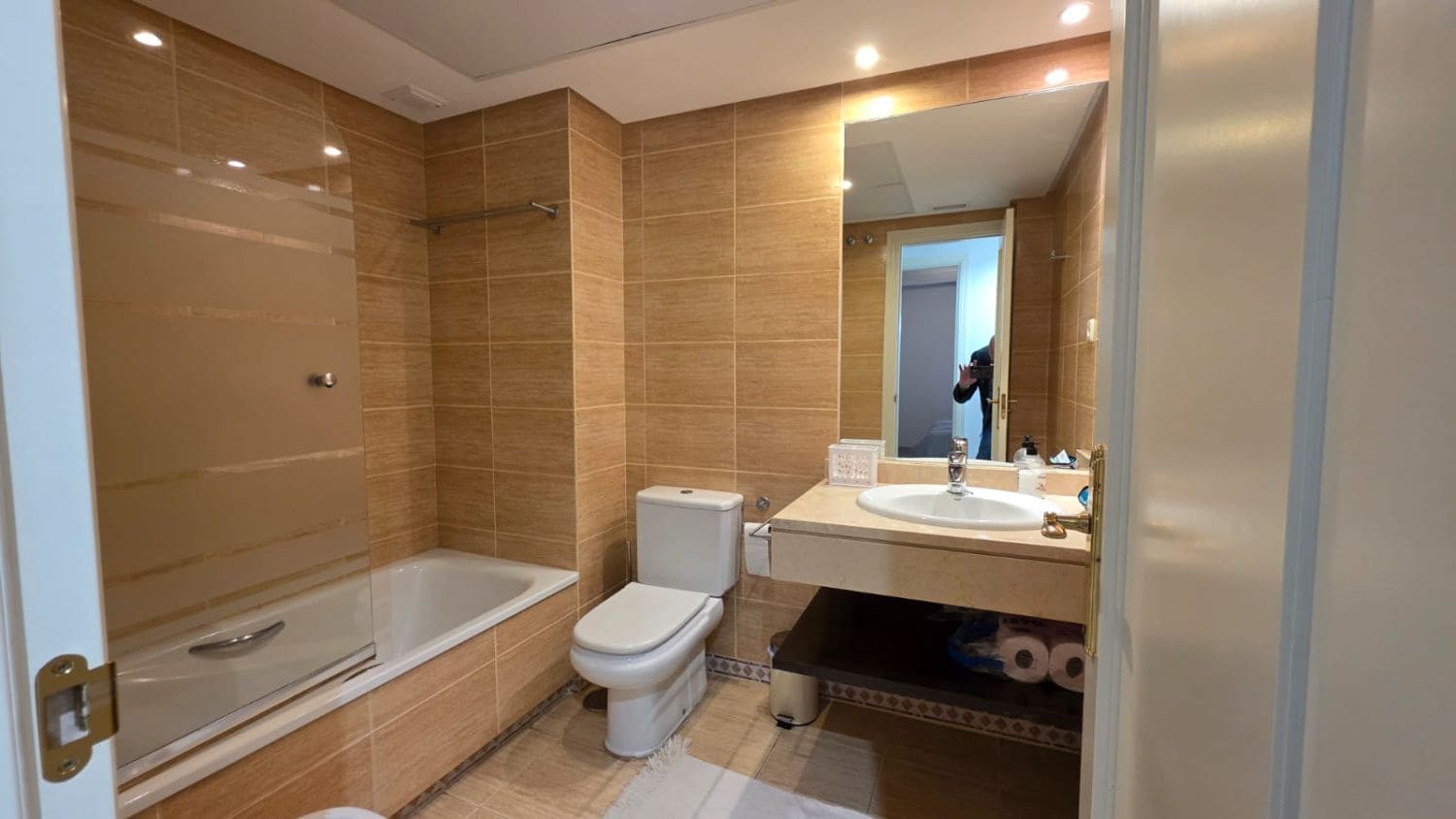 2 bedroom Apartment for rent in Marbella with garage - € 1,900 (Ref: 8786138)