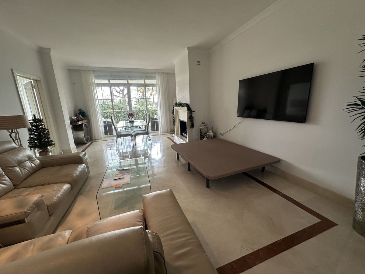 2 quarto Apartamento para arrendar em Guadalmina com piscina garagem - 2 600 € (Ref: 8786139)