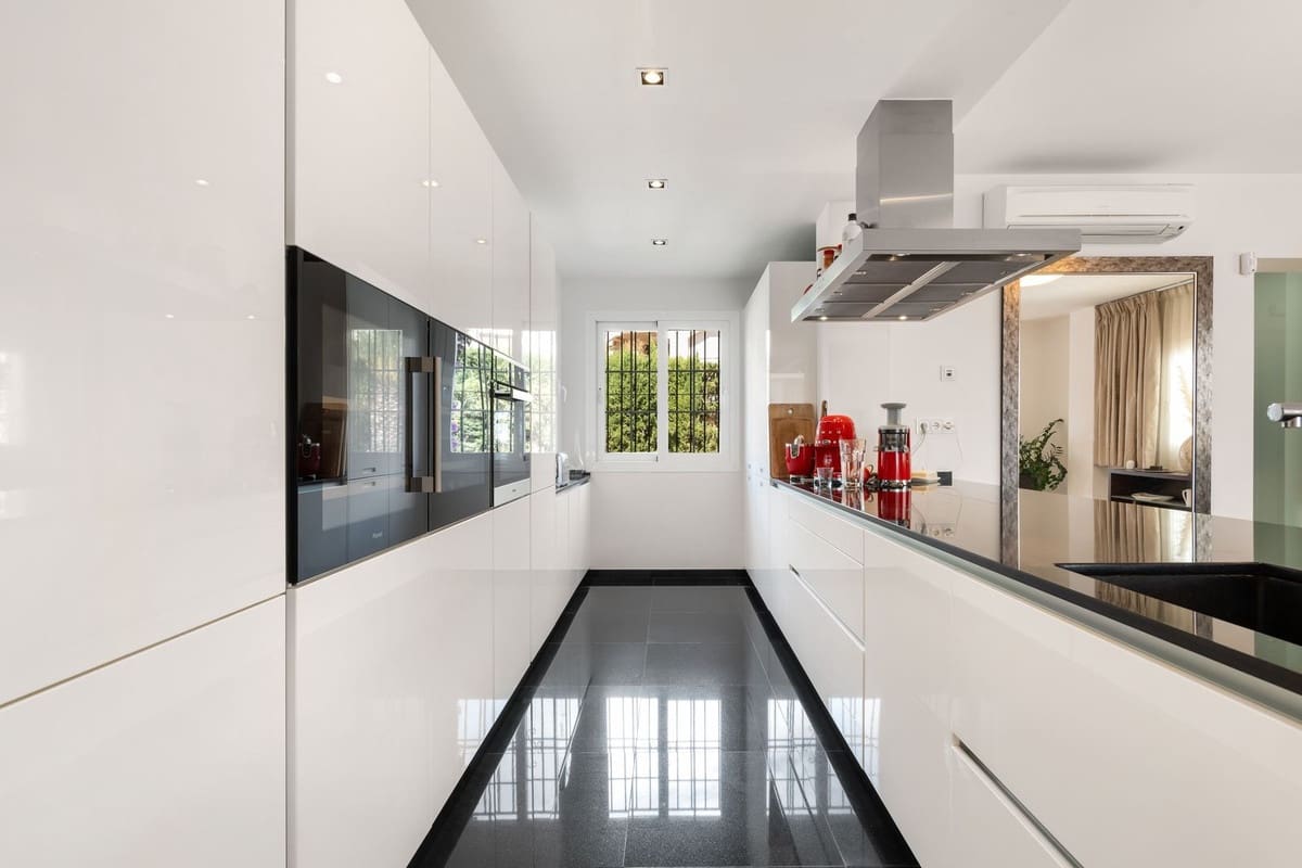 3 quarto Apartamento para venda em Nueva Andalucia - 1 150 000 € (Ref: 8817197)