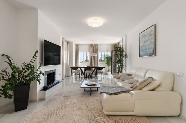 3 bedroom Apartment for sale in Nueva Andalucía Centro, Marbella - € 1,150,000 (Ref: 8817197)