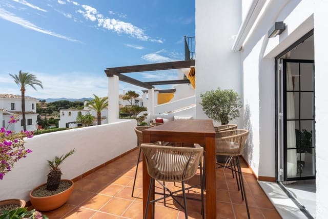 3 bedroom Apartment for sale in Nueva Andalucía Centro, Marbella - € 1,150,000 (Ref: 8817197)