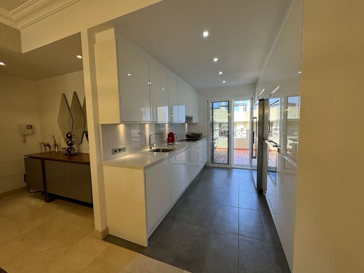 2 soveværelse Penthouse til leje i Los Flamingos - € 3.000 (Ref: 8821890)