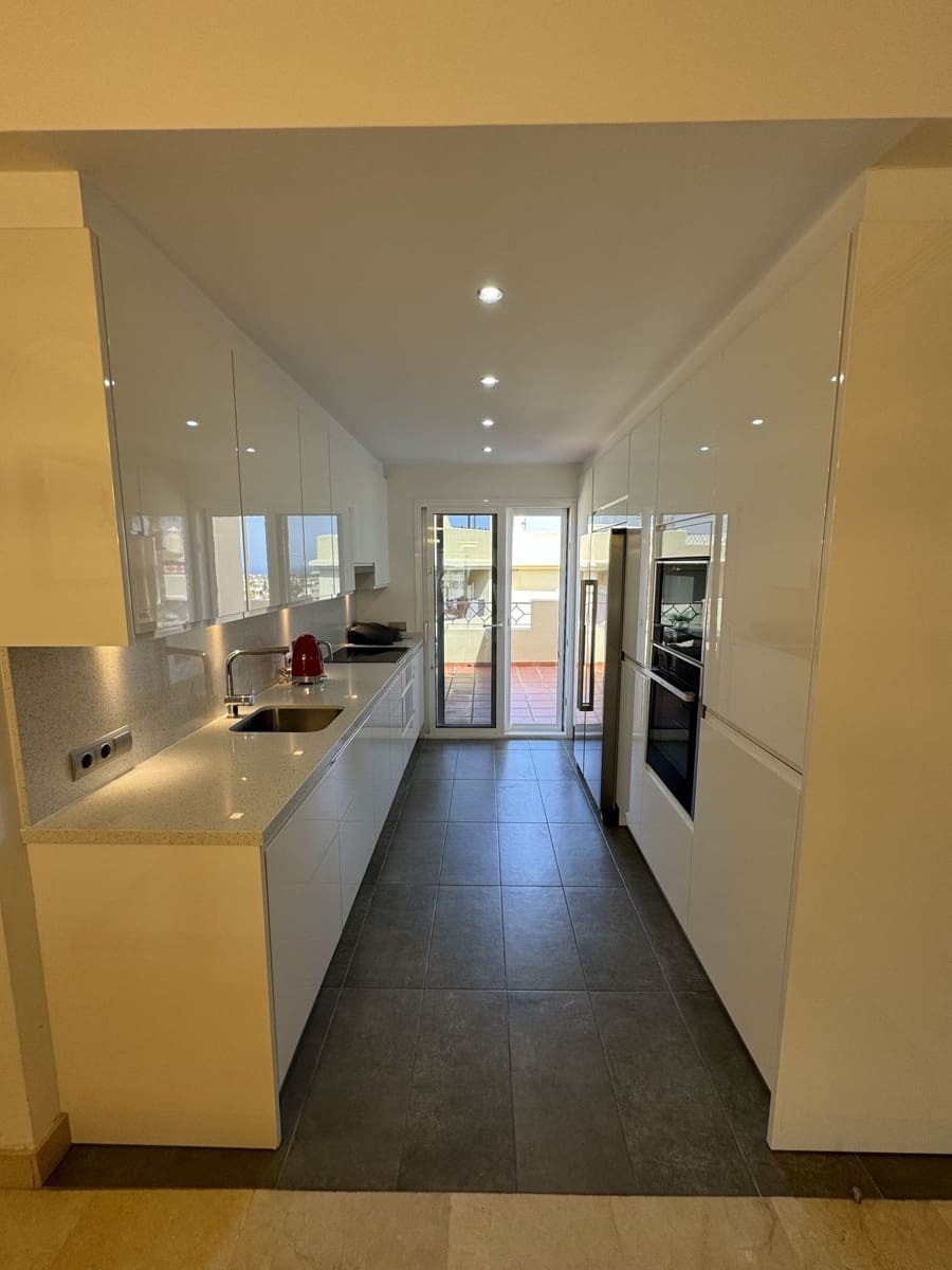 2 soveværelse Penthouse til leje i Los Flamingos - € 3.000 (Ref: 8821890)