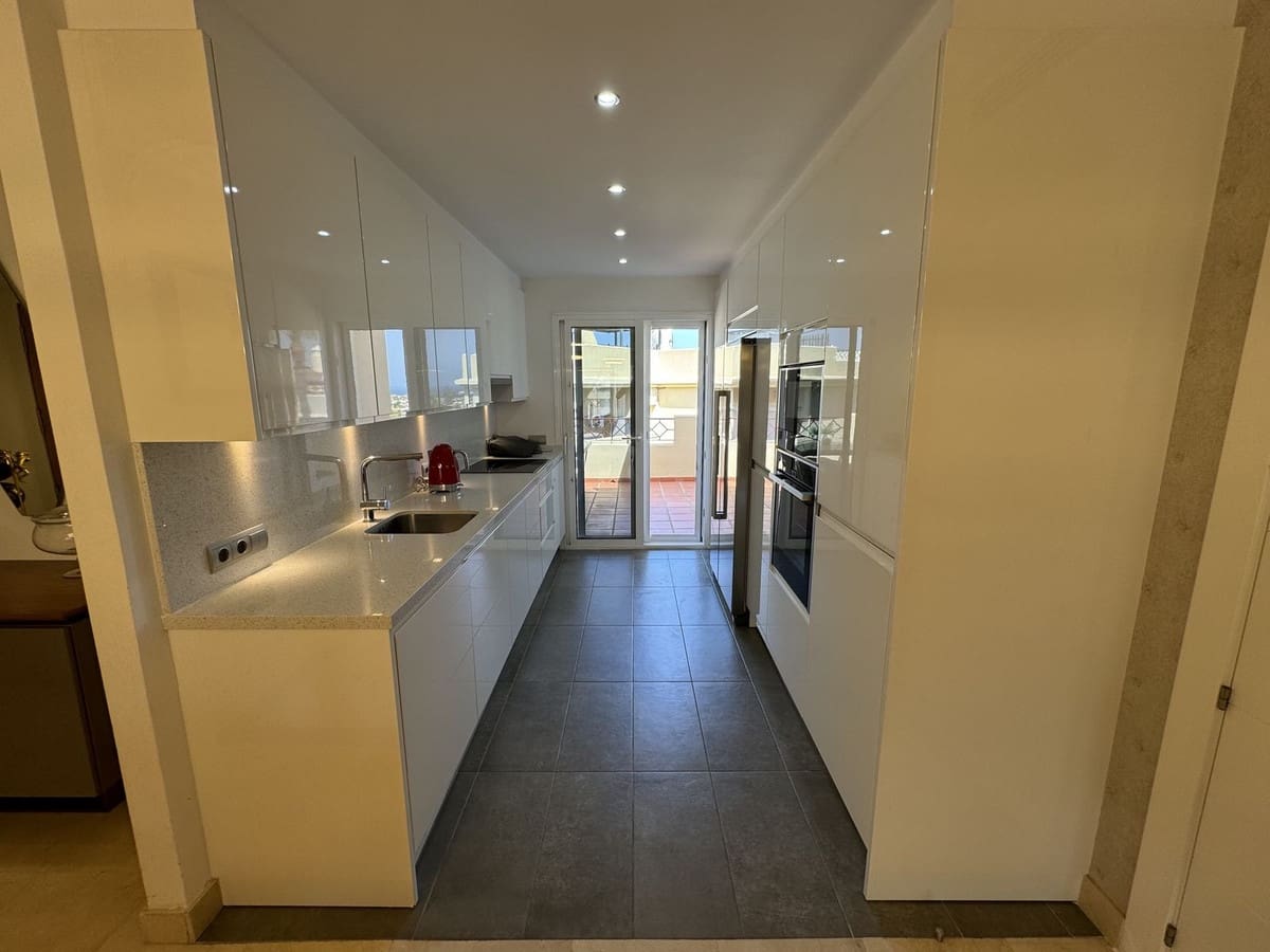 2 soveværelse Penthouse til leje i Los Flamingos - € 3.000 (Ref: 8821890)