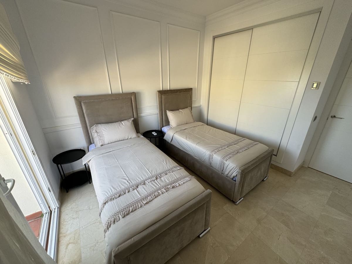 2 soveværelse Penthouse til leje i Los Flamingos - € 3.000 (Ref: 8821890)