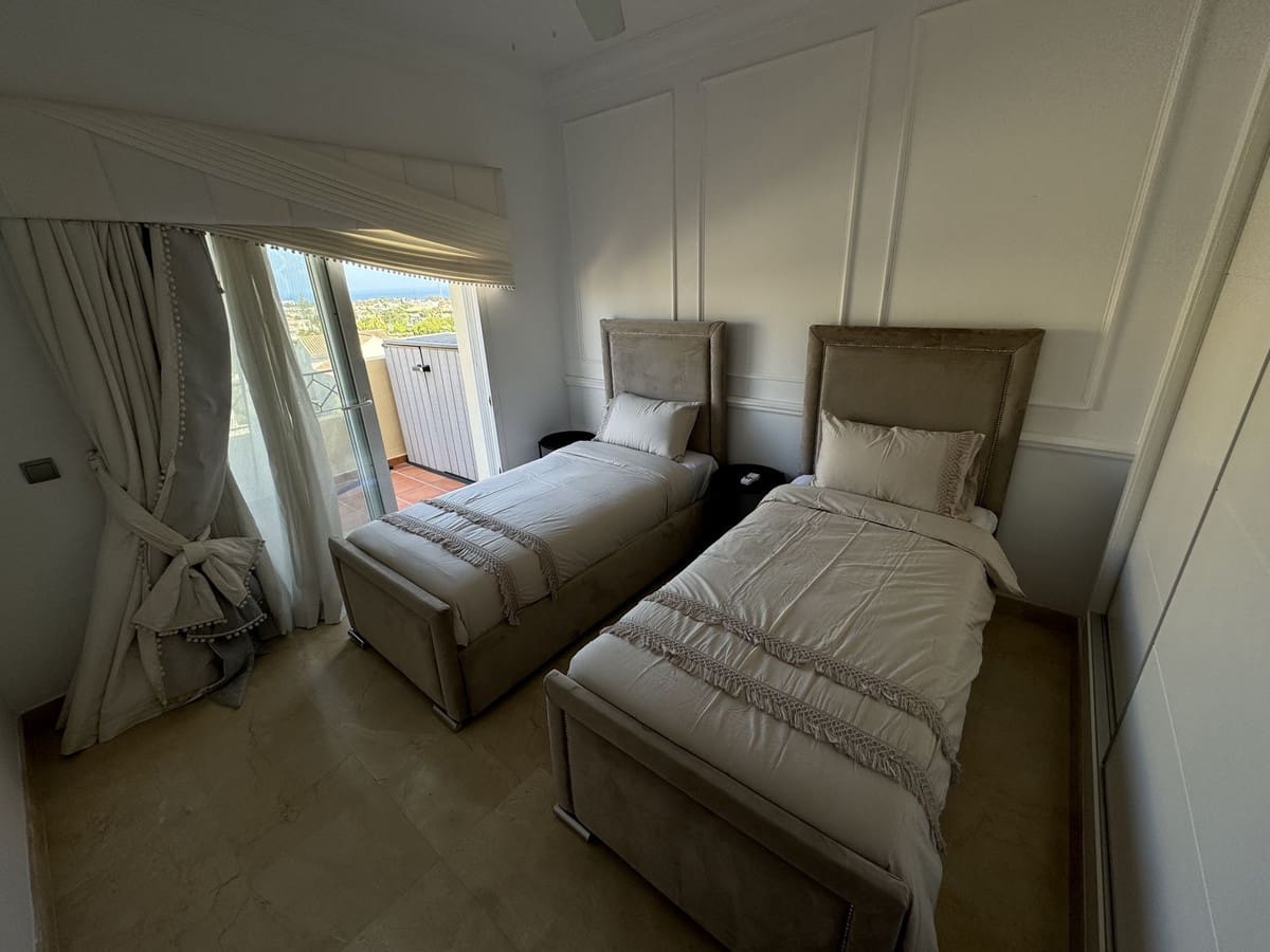 2 soveværelse Penthouse til leje i Los Flamingos - € 3.000 (Ref: 8821890)