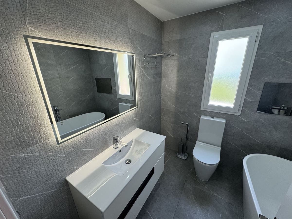 2 soveværelse Penthouse til leje i Los Flamingos - € 3.000 (Ref: 8821890)