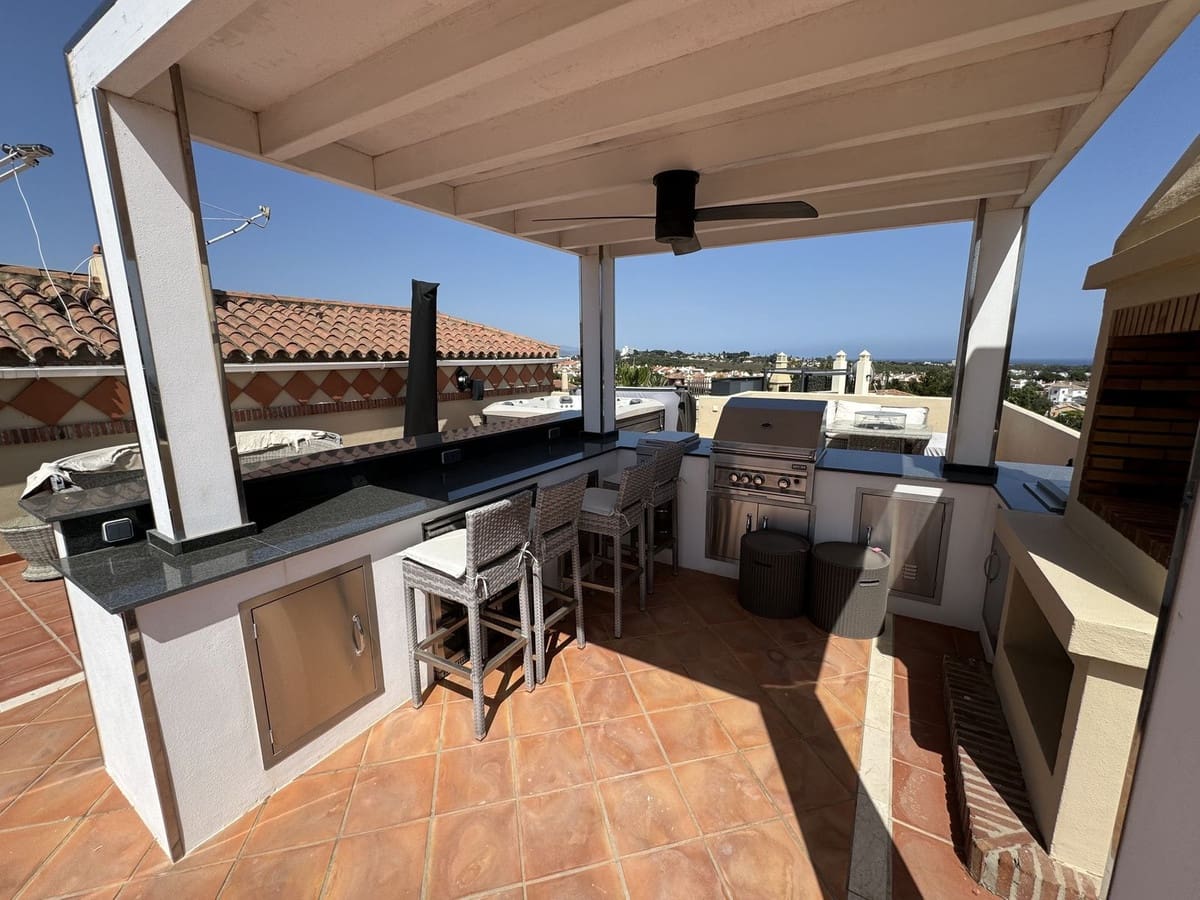 2 soveværelse Penthouse til leje i Los Flamingos - € 3.000 (Ref: 8821890)