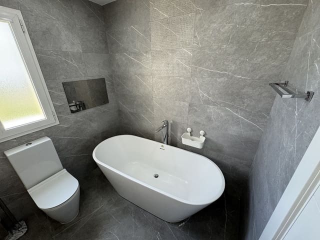 2 bedroom Penthouse for rent in Los Flamingos, Benahavís - € 3,000 (Ref: 8821890)