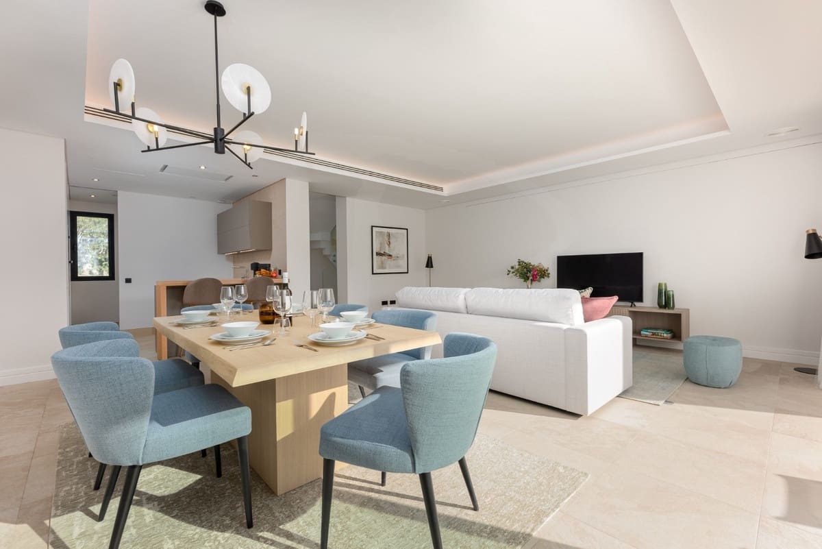 3 soveværelse Rækkehus til leje i Nueva Andalucia med garage - € 4.800 (Ref: 8824933)