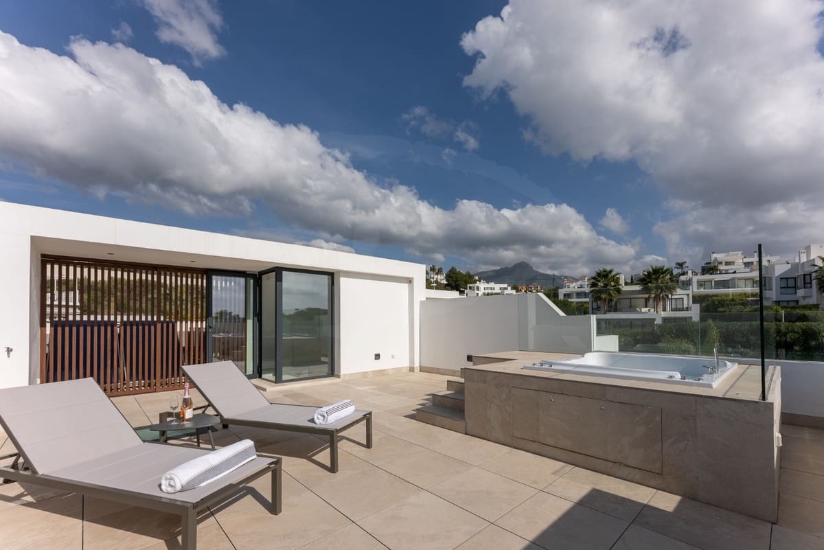 3 soveværelse Rækkehus til leje i Nueva Andalucia med garage - € 4.800 (Ref: 8824933)