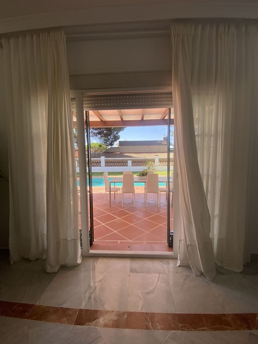 5 bedroom Villa for rent in Marbella with garage - € 5,500 (Ref: 8860365)